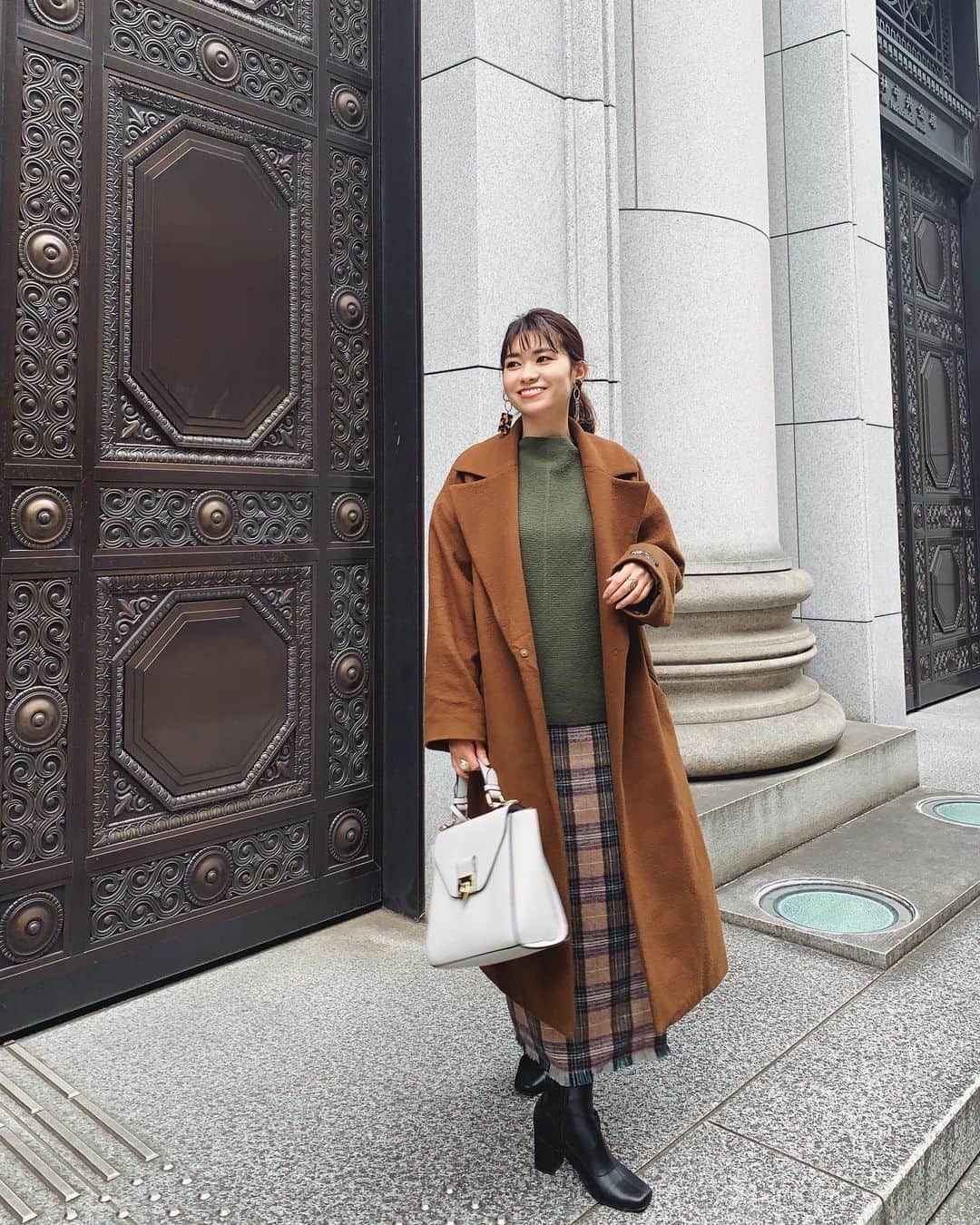 のインスタグラム：「みんな占いは好き？🔮  好きというか興味ある人はきっと多いはず。  docomoのiDページであの人気占い師のイヴルルド遥華さんの占いがみえるのよ！  私のしし座はもうチェックしたんだけど読んでてすごくワクワクしちゃった。 全体運はもちろんラッキーパートナーも細かく載ってたりと面白かったよ👀  ちなみに占いには珍しいコーデの運気も載っててちょいと参考にしてみたよ✨  ＊  @ginger_magazine   #docomo#iD#PR#ginger_magazine #占い#イヴルルド遙華 さん#fashion #カジュアルコーデ#大人カジュアル#きれいめカジュアル#プチプラコーデ#チェックスカート#着回し#30代コーデ #ママコーデ#ママファッション#東京ママ#男の子ママ」