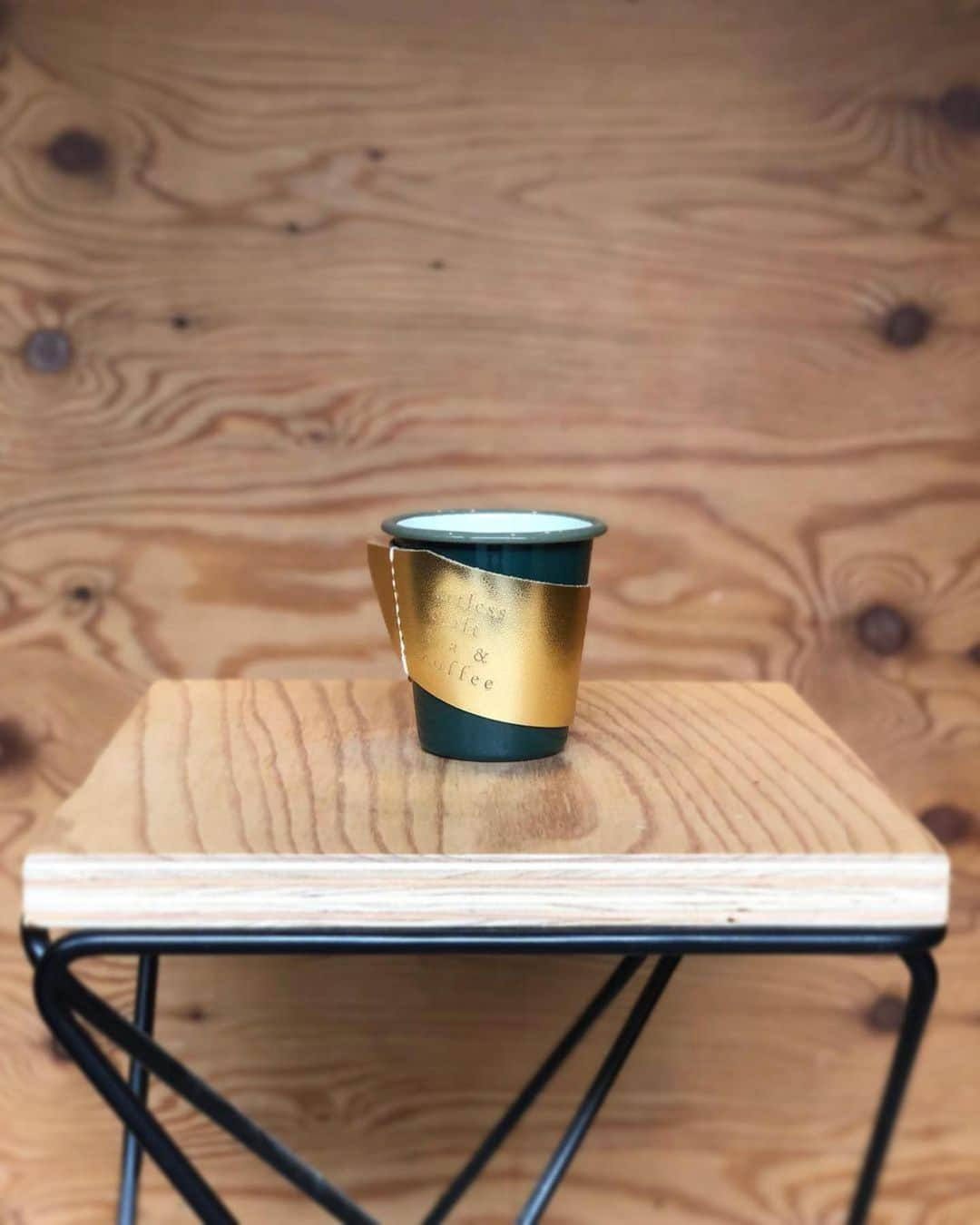 川上俊のインスタグラム：「2021 New Year Edition ／ Craft Sleeve Cup :  artless craft tea & coffee  @artlesscraft   Japanese craft tea & speciality coffee stand at nakameguro, tokyo. 12:00-18:00 *closing days: Tue/Wed ＊定休日：火水  Hand craft & Photography by @artless_craft_staff  Branding & Design by artless Inc. @shunkawakami   #artlesscraftteaandcoffee #artlesscraft #handdrip #coffee #trip #goodcoffeemelbourne」