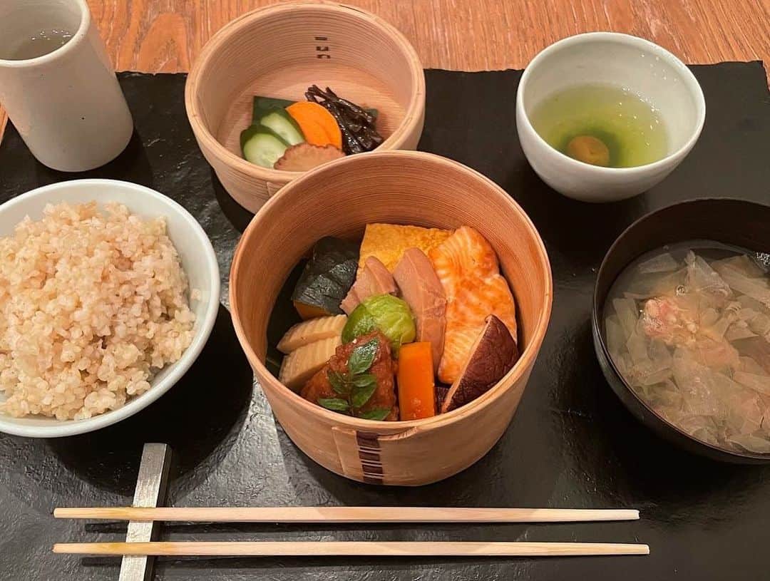 那須ミラノのインスタグラム：「日本人で良かったと思う瞬間 食べ慣れた和食でも全部に感動した…」