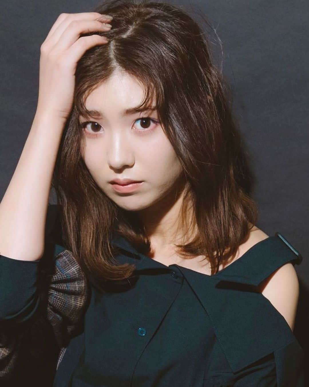 小玉梨々華のインスタグラム：「本日発売の 『IDOL FILE Vol.20 ELEGANCE』に 掲載していただきました！  是非チェックしてね〜☺︎」