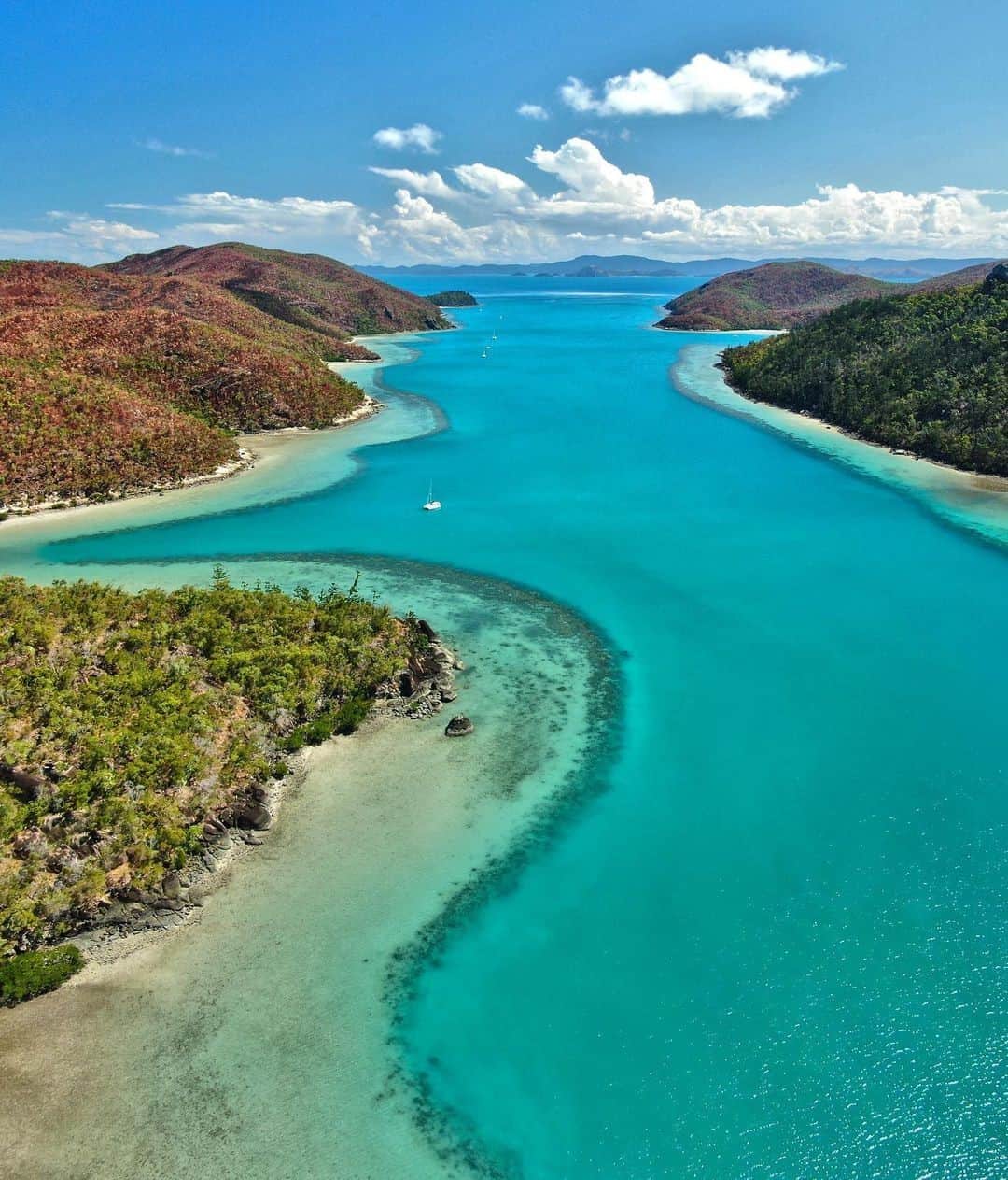 Australiaさんのインスタグラム写真 - (AustraliaInstagram)「My, my @whitsundaysqld, what blue water you have 💙 @johnny_gaskell was lucky enough to be cruising #NaraInlet on the south end of the Whitsundays’ #HookIsland when he snapped this incredible shot. The secluded @queensland inlet is known for its stunning fringing reef, the Ngaro cultural site of ancient Aboriginal rock paintings, and, in January to March, a magical fresh-water rock pool and gushing waterfall. Explore the inlet and the surrounding islands with @whitsundayparadiseexplorer, @queenslandyachtcharters, or @sunsailholidays or, rent your own yacht with @cumberlandcharteryachts or @whitsundayrentayacht ⛵ #seeaustralia #thisisqueensland #lovewhitsundays #holidayherethisyear」1月15日 19時00分 - australia