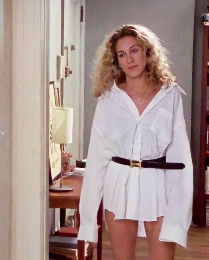 Vogue Australiaさんのインスタグラム写真 - (Vogue AustraliaInstagram)「Next to iconic looks (like this white shirt, no pants, Hermès belt combo), another thing the original #SexAndTheCity series was known for was a killer cameo. From Matthew McConaughey as an inappropriate movie exec to Lucy Liu as, well... herself, Carrie, Samantha, Charlotte and Miranda were joined on screen by some of Hollywood's best. At the link in bio, the 13 most memorable from throughout the seasons.」1月15日 19時00分 - vogueaustralia