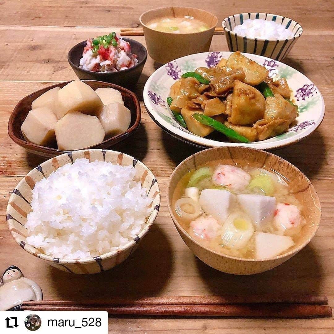 のインスタグラム：「新潟の「逸品」を全国へ！ 産地直送のお取り寄せ通販・ギフトサイト⠀ ─────────────────── 新潟直送計画 /@niigata_shop ─────────────────── ‌. 【新潟直送計画アンバサダー ﻿】@maru_528さんの素敵な投稿をご紹介！ ‌. ─────────────────── . 今日の夜ごはん。 ・雪椿 ごはん (@yukitsubakiofficial ) ・里芋の煮物 ・里芋の梅ポテサラ ・里芋と豚肉のカレー炒め ・里芋とつみれの味噌汁 ＊ 新潟直送計画さん(@niigata_shop )の、 アンバサダーを務めさせて頂けることになりました！ これから1年間、新潟産品の魅力を発信していけたらなと思っております☺️ ＊ 1月のおすすめ、 旬の五泉産の里芋が届きましたよ٩( ᐛ )و 新潟県民にはお馴染みの五泉産の里芋✨ 白くてなめらかな食感で美味しいんですよね〜♫ ＊ ってことで、里芋祭り開催しましたよ🙌🏻 どの料理もねっとりうまし( ˙༥˙ )b✨ 次はまたのっぺでも作ろうかな😊 里芋料理がはかどる〜♫ ＊ 里芋や今が旬の新潟野菜の他にも、 みかづきのイタリアンやせきとりの半身唐揚げ、 へぎそばやタレカツ、ぽっぽ焼きなんかもありますよ✨ おうちで食べる新潟グルメ😋 皆さんもぜひお試しを！ . . . ↓詳しくはこちらから♪ 新潟直送計画さん @niigata_shop 公式オンラインショップ https://shop.ng-life.jp ＊ 里芋農家さん せきかわ農園 @yosiyuki_sekikawa . . #新潟直送計画 #新潟直送計画で買ったよ #新潟直送計画アンバサダー#dinner#food#instafood#IGersJP#locari#lin_stagrammer#homemade#夕食#夕飯#夜ごはん#晩ごはん#おうちごはん#おうちごはんLover#クッキングラム#マカロニメイト#フーディーテーブル#デリスタグラマー#器#うつわ#里芋#新潟」
