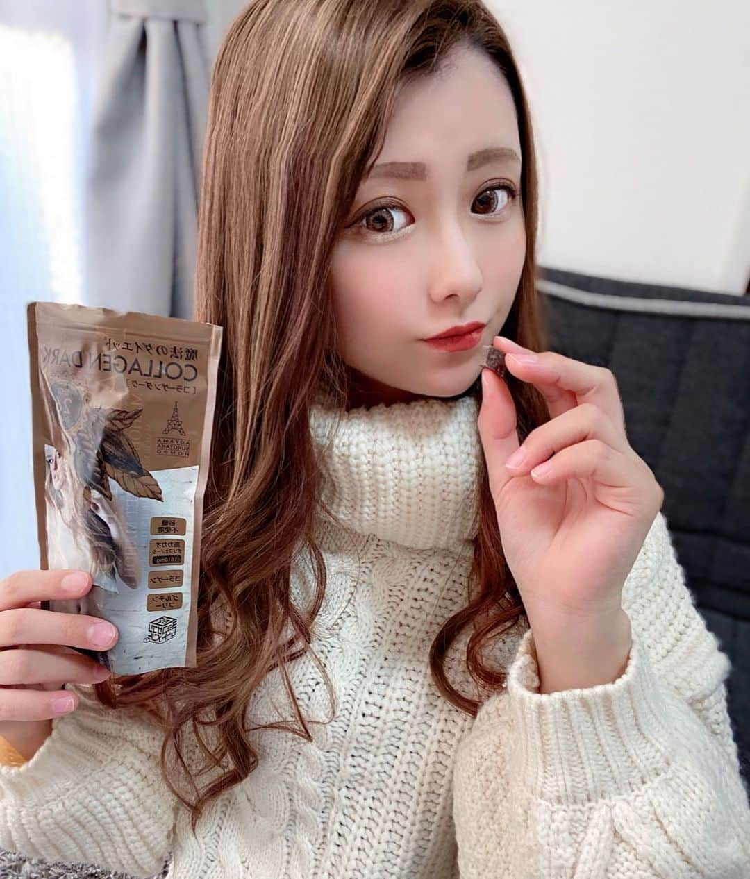 M-chanさんのインスタグラム写真 - (M-chanInstagram)「. . ダイエット中でも食べてOK🙆‍♀️な チョコレート🍫❤️❤️ . 低GI・砂糖不使用・グルテンフリー のチョコレートサプリメント！！ . 太りにくいカラダをつくる ダイエットの為のビフィズス菌も入ってるらしい😳 . 味も美味しいし、 元々チョコレート大好きで 毎日食べてたいくらい好きなんやけど 妊娠中結構太ってしまってて控えてたから 最高のチョコレートに出会えた🥰 . ． #ダイエットお菓子 #ダイエットチョコ#魔法のチョコレートプレミアムシリーズ #青山すこやか本舗 #すこやか本舗 #チョコレートサプリ #ダイエット #美容 #後藤真希 #魔法のダイエット #ダイエット女子#おやつ #おやつ時間 #低gi #diet  #maternity#臨月 ityphoto#maternitylife #36w#妊娠記録#マタニティ#マタニティライフ#プレママ#女の子ベビー#女の子ママ #妊娠後期 #妊娠10ヶ月 #臨月」1月15日 18時53分 - __mxx73