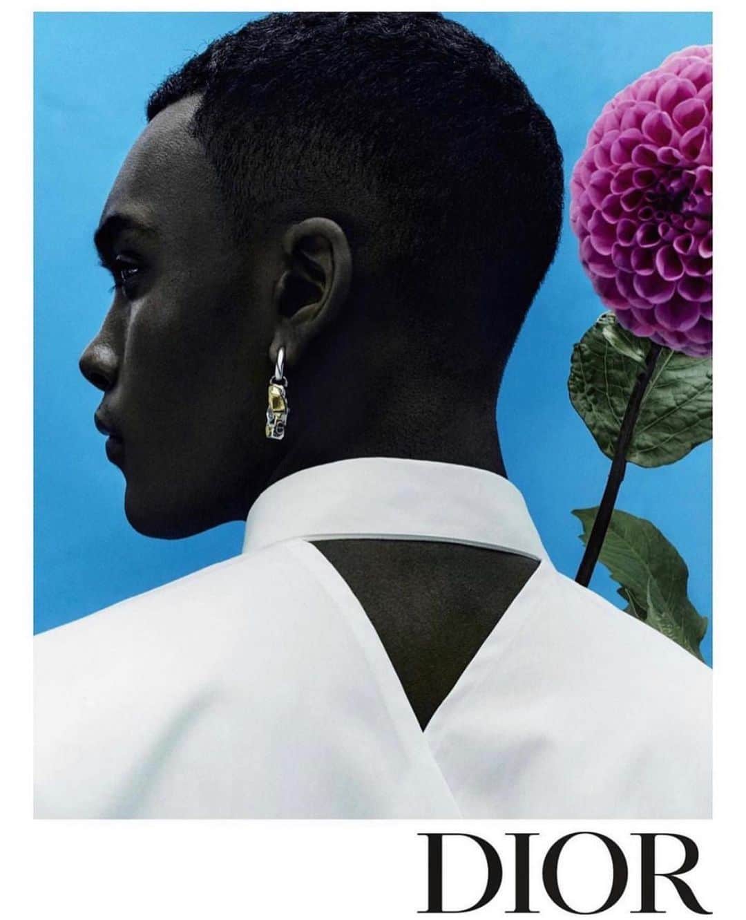 キム・ジョーンズのインスタグラム：「One week until the next @dior men’s show , summer advertising inspired by @amoakoboafo by @rafaelpavarotti_  art direction by @ronnie.cooke.newhouse casting @shelleydurkancasting styling @themelanieward flowers by @florastarkey 💙」