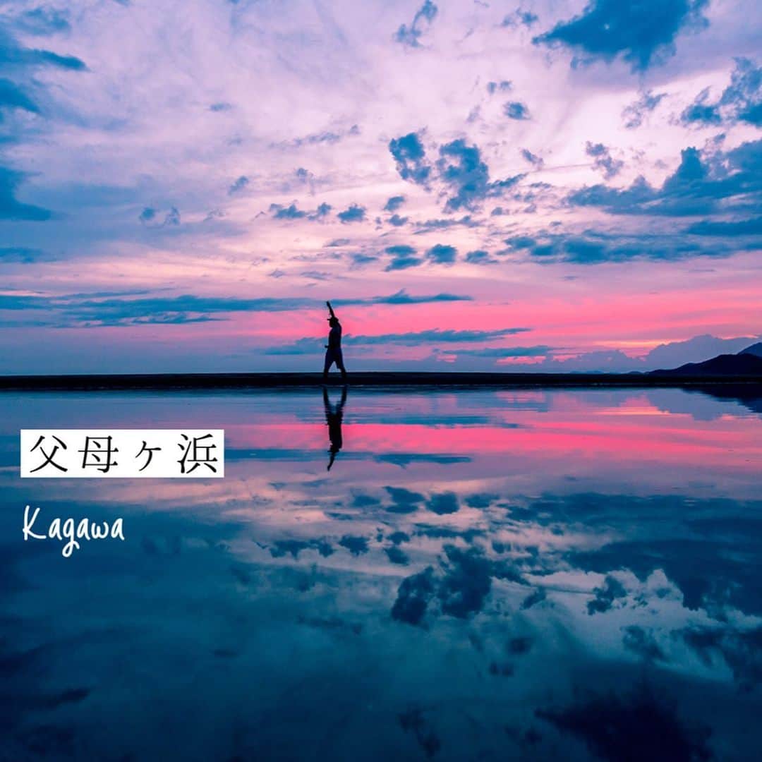 Skyticket.jpさんのインスタグラム写真 - (Skyticket.jpInstagram)「⠀ 四国の絶景⠀ ⠀ 思わずため息が出てしまうような、美しい風景が日本には数知れずあります。⠀ ⠀ 今回は四国にある、美しい絶景についてご紹介します。⠀ ⠀ photo by 📷⠀ kazukiatuko / PIXTA(ピクスタ)⠀ ⠀ ①香川県・父母ヶ浜⠀ まるで日本のウユニ塩湖だと称され、フォトジェニックな観光地として話題の「父母ヶ浜」。⠀ この父母ヶ浜は「日本の夕陽百選」にも選ばれたことがあるくらい夕陽がキレイです。⠀ ⠀ photo by 📷⠀ SA555ND / PIXTA(ピクスタ)⠀ ⠀ ②徳島県・祖谷渓⠀ 日本三大秘境といわれる、手付かずの自然が残る祖谷にある祖谷のかずら橋。国の重要有形民俗文化財に指定されており、平家伝説を象徴する物証のひとつなんだとか。⠀ ⠀ photo by 📷⠀ 祖谷の吊り橋（徳島県祖谷渓） （© Kensuke_Nakaya クリエイティブ・コモンズ・ライセンス（表示4.0 国際））を改変して作成 https://creativecommons.org/licenses/by/4.0/⠀ ⠀ ③愛媛県・JR下灘駅⠀ 映画・CM・ポスターなどの撮影場所にもなった海に近い「JR下灘駅」。⠀ 日中でも夕方でも、ホームから美しい景色を眺められることから、わざわざ足を運ぶ観光客が後を絶ちません。⠀ ⠀ photo by 📷⠀ kazukiatuko / PIXTA(ピクスタ)⠀ ⠀ ④香川県・夜明けに染まるマーガレット畑 フラワーパークうらしま⠀ 広大な農地に一面にマーガレットやキンセンカなどが広がる美しい景色がそこに。⠀ 瀬戸内海を背景に見渡しながら、爽快なお花畑を散策を楽しむことができます。⠀ ⠀ photo by 📷⠀ 夜明けに染まるマーガレット畑 ／フラワーパークうらしま （© Mikiko-Shinkai クリエイティブ・コモンズ・ライセンス（表示4.0 国際））を改変して作成⠀ ⠀ ・⠀ ・⠀ ▼旅先の絶景やおすすめ写真を大募集📷⠀ #skyticketrip を付けた投稿はストーリーズでご紹介させてください🌈⠀ ⠀ #四国の絶景 #四国 #日本の絶景 #絶景 #高知 #四国旅行 #写真好きな人と繋がりたい #japan #四国旅 #父母ヶ浜 #日本のウユニ塩湖 #父母が浜 #kagawa #香川 #photography #JR下灘駅 #jr四國 #jr予讃線 #伊予灘ものがたり #フラワーパークうらしま #綺麗な景色 #bestphoto_japan #旅行 #旅行好きな人と繋がりたい #観光スポット #女子旅 #skyticket #スカイチケット」1月15日 18時59分 - skyticket.jp