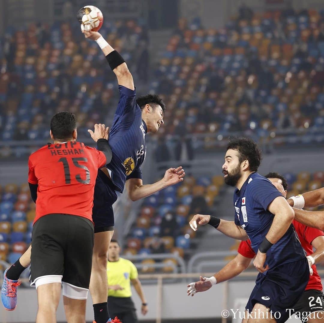 吉野樹さんのインスタグラム写真 - (吉野樹Instagram)「.本日、19:00〜 日本時間26:00〜  vs クロアチア戦🇭🇷  全員で強い気持ちをもって挑みたいと思います。 楽しむぞ！！！💪💪💪  深夜の遅い時間ですが、、 応援宜しくお願い致します🤲  #今日のなりぺー #彗星JAPAN #handball #タマがいつも半目 #Egypt2021 #世界選手権 #始まるぞ #vscroatia  #頑張ります #oneteam  #verjäst」1月15日 19時08分 - tatsuki.yoshino23