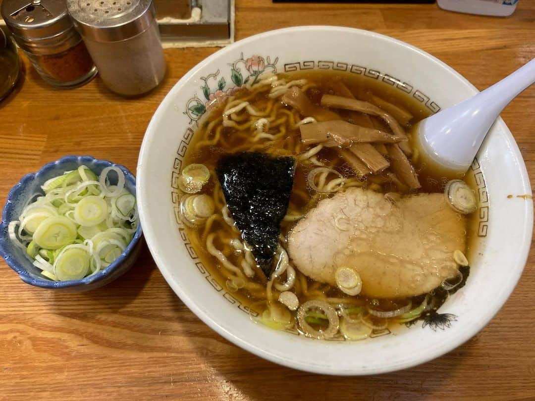 ウエンツ瑛士のインスタグラム：「浮気中華そば  #圧倒的 #味噌ラーメン #派閥 #ご飯まだの人 #参考にしてください」