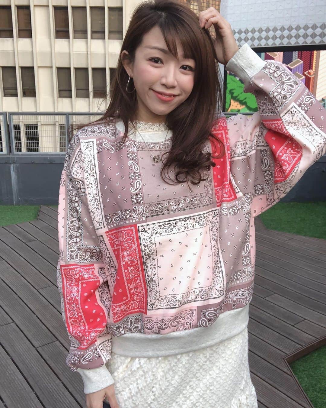 Fleur Fleurのインスタグラム：「要買新年着嘅新衫🌸✨✨ 就梗係嚟Fleur Fleur選購啦! 因為有勁多新款仲要係現貨發售 俾你慢慢揀慢慢試 🥰👌🏻 .  全線SS21都可享有八五折優惠 購物滿港幣$2000更可享免費順豐送貨服務！ 歡迎上嚟銅鑼灣門市試穿或者inbox直接購買 WhatsApp查詢熱線：5572 9458 銅鑼灣門市地址：銅鑼灣恩平道52號2樓A室」