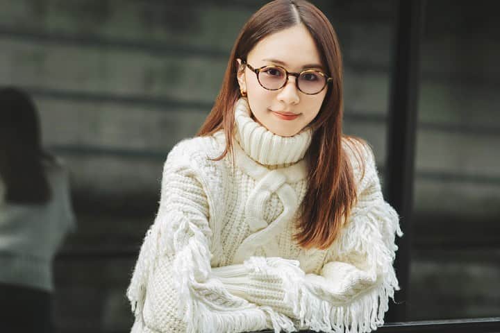 Zoff Officialのインスタグラム：「《ライフスタイルとアイウェア》 SEIKAさん @seika_boo RANDEBOO・Chérize クリエイティブディレクター  「自分自身がブランドの一番の理解者となり、ファンであり続けること。」  2016年にスタートし、現在2つの実店舗を構える人気ブランドに成長したRANDEBOO(@randeboo_official )。今年は海外での展開も予定されており、これからさらにファンが増えていく予感。  クリエイティブディレクターSEIKAさんのファッションポリシーは、着ていて心地いい素材、シルエット、カラーを選ぶこと。新しいものや景色に触れることで、新しいアイディアが生まれていきます。  Zoff CLASSIC ZN211001_49A1 ￥5,000 レンズカラー：レスターS（紫外線99.9％カット）  Photographer @takaki_iwata  #Zoff #EyePerformance #glasses #eyewear #カラーレンズ #カラーサングラス #メガネ #メガネ女子 #メガネコーデ #アイウェア #CLASSIC #クラシック #ZoffCLASSIC」