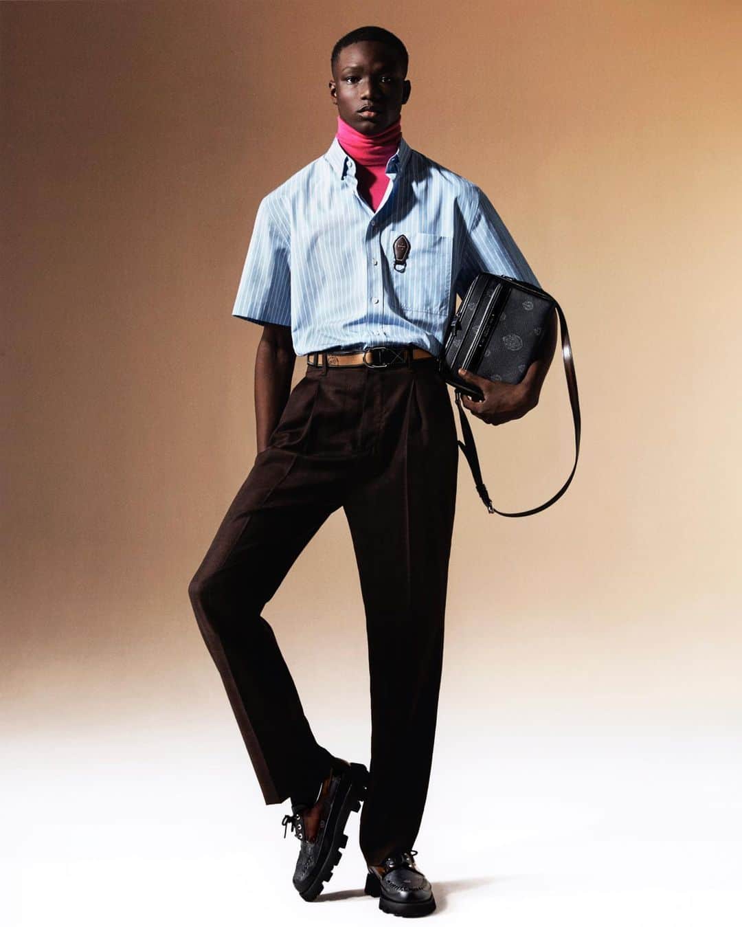 ベルルッティのインスタグラム：「- THE #BERLUTI SPRING 21 PRE-COLLECTION BY @kris_van_assche -  The pre-collection is now available In-Store and on the E-Shop.   Photography by @carlijnjacobs  Creative Direction by #krisvanassche and @mmparisdotcom  Styling by @mauricionardi」