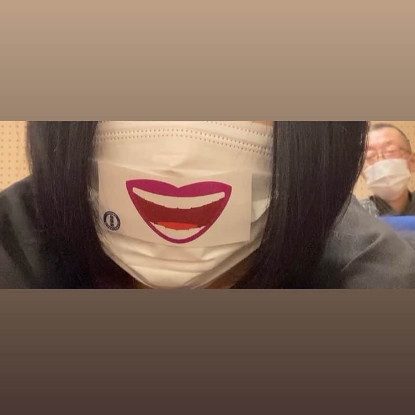 笑福亭鶴瓶さんのインスタグラム写真 - (笑福亭鶴瓶Instagram)「明けましておめでとう⛩今年初めてのインスタです。神戸新開地喜楽館に出ました。こんなマスクをしたお客さんが六人いました。こんなマスク必要ですか？怖い。今年初めごめんなさい。落語しにくいやめて下さい。」1月15日 19時18分 - shofukuteitsurube