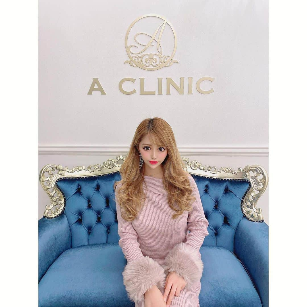 でいじーさんのインスタグラム写真 - (でいじーInstagram)「#aclinic で 山田哲雄先生 @a_clinic_ginza にAスレッドを施術してもらったよー❤  このAスレッドは コラーゲン＆エラスチンが増えて、たるみの原因を取り除けて たるみにくいお肌の土台作りが出来るので  小顔もリフトアップもアンチエイジングも出来るとゆう最高なやつ、、❤  最近たるみが気になっていたので念願のAスレッド、、  施術直後からホントにびっくりするくらいフェイスラインがシュッとして小顔になって 感動しました！！！✨  1回この自分の顔をみたら もうこれは定期的に受けないと気が済まなくなりそうです😂🔥  ほんとにやって良かった❤  先生やカウンセラーさん達も 優しく丁寧に悩みをきいてくれて 院内も清潔感があり綺麗で とても良かったです👑  他にも色々気になる施術があって、次はパーフェクトアイズってゆうのをやってみたいなぁ🐾  #aスレッド#aclinic#小顔#リフトアップ#糸リフト#美肌#美容#aクリニック#aclinic銀座#aclinic横浜#美容外科#美容皮膚科#美容クリニック#山田哲雄」1月15日 19時16分 - anyadevix