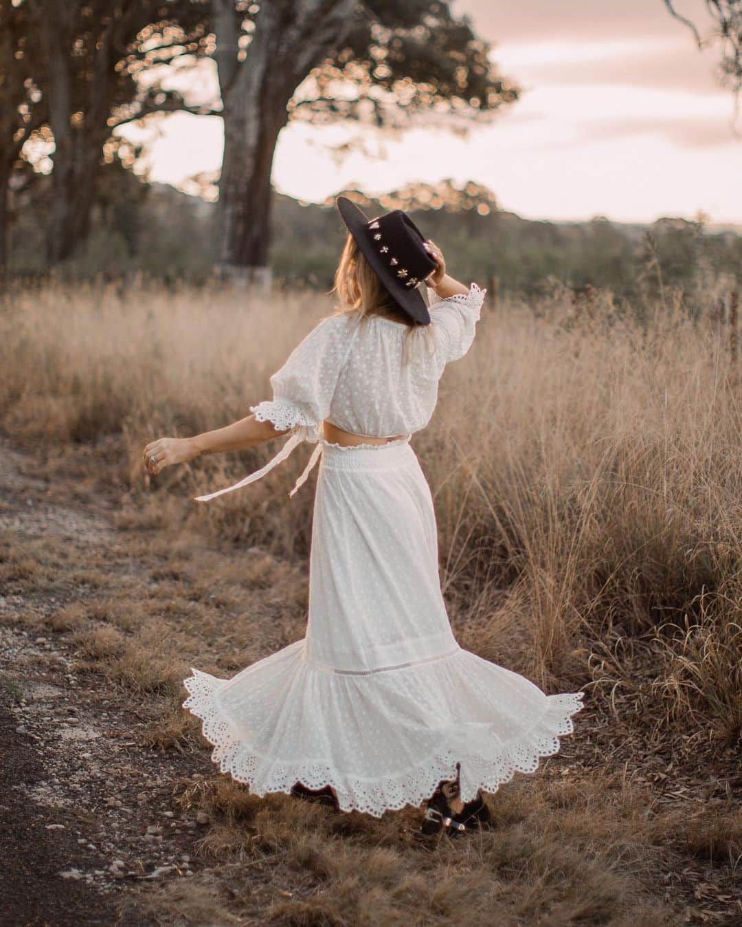 SPELLさんのインスタグラム写真 - (SPELLInstagram)「Ultimate #spellskirtswish moment with @krystal.brooke in our Daisy Chain Tie Top and Maxi Skirt ~ part of our January sale ✨」1月15日 10時21分 - spell