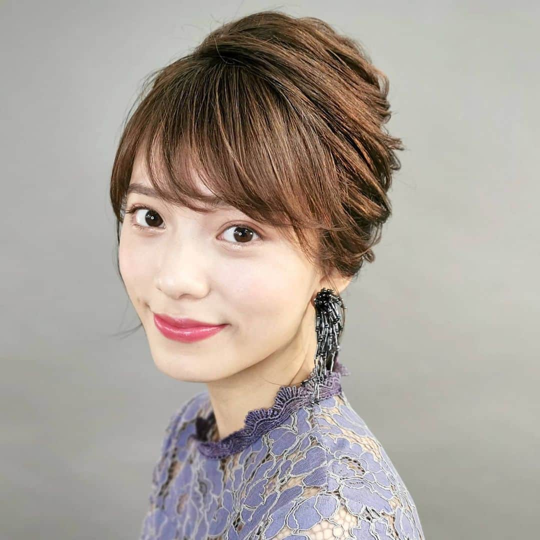 ヘアメイク&ネイル専門店 アトリエはるかさんのインスタグラム写真 - (ヘアメイク&ネイル専門店 アトリエはるかInstagram)「【完全保存版】﻿﻿ ✨atelierharuka STYLE COLLECTION✨﻿﻿ ⊳ニュアンス夜会﻿ ﻿﻿ /////////////////////////////////////////////////////////﻿﻿﻿ ﻿ ▼オンラインレッスン✨期間限定発売中✨﻿ ・美眉オンラインレッスン　3,000円＋税﻿ ・美眉オンラインレッスン付きアイブロウキット　8,550円＋税﻿ ﻿﻿﻿ ▼atelierharukaヘアメニュー﻿﻿﻿﻿ ・ヘアアレンジ 　1,900円＋税﻿﻿﻿﻿ ・ヘアセット 　2,900円＋税﻿﻿﻿﻿ ﻿﻿ ▼atelierharukaメイクメニュー﻿﻿ ・ポイントメイク　1,500円＋税﻿﻿﻿ ・フルメイク　2,700円＋税﻿﻿﻿ ・アイメイク+眉カット　2200円+税﻿﻿ ﻿﻿﻿ ﻿﻿﻿﻿/////////////////////////////////////////////////////////﻿﻿﻿ ﻿﻿﻿ ＿﻿﻿﻿ #atelierharuka ﻿#アトリエはるか﻿﻿﻿﻿﻿﻿﻿#アトリエはるか公式#ヘアセット#ヘアアレンジ#結婚式ヘア#二次会ヘア#パーティーヘア#ブライダルヘア#お出かけアレンジ#セットサロン#ルーズスタイル#ルーズヘア#ルーズアップ#外国人風#外国人風ヘア#ポニーテール #ゆるふわヘア#ヘアアレンジ好きな人と繋がりたい #美容好きな人と繋がりたい #おしゃれさんと繋がりたい #可愛いヘアセット#美意識向上委員会 #美容好きさんと繋がりたい #ヘアアレンジ好き#推し事#推し事前にアトリエはるか」1月15日 10時24分 - atelierharuka_official