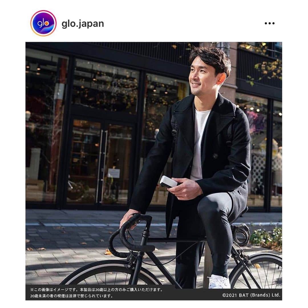 江口雅也のインスタグラム：「グローハイパープラス🚬  ホワイトピアノブラック✨  ⚠️喫煙は20歳になってから  #malemodel  #asianmodel  #japanese  #glo #メンズモデル #アジアンモデル #日本人モデル #instadaily  #instafashion  #instastyle  #グロー #グローハイパープラス #一週間コーデ #働く男たち #ビジネスファッション @glo.japan  @heads_corporation」