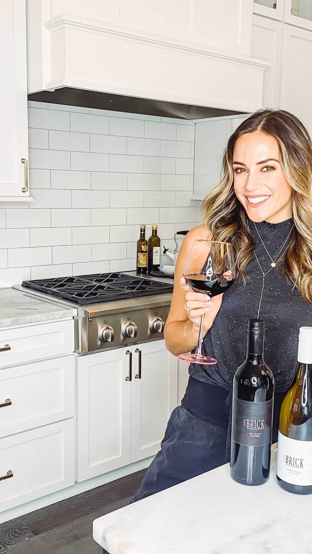 のインスタグラム：「All your questions answered about @onebrickwine with my amazing winemaker who brought it to life!!! Also lol when someone asked if Mica the amazing winemaker comes with the bottle. 😂😂😂😂🍷. We also talk price, ingredients and why screw cap... RELEASING NEXT FRIDAY」