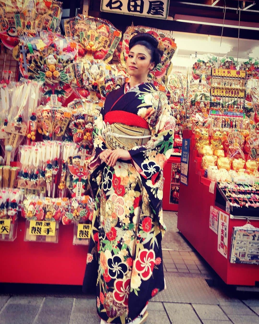 SORAのインスタグラム：「👘  #kimono #kimonostyle #japanstyle#japan #japanfashion #成人式 #ハタチ #20歳 #成人式振袖 #振袖 #成人式ヘア」