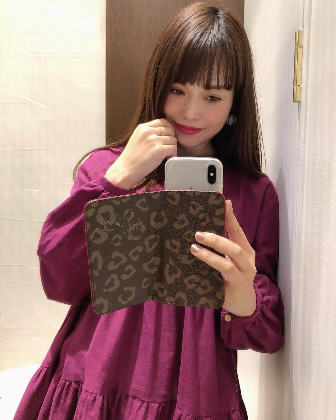 新谷美奈のインスタグラム：「.﻿ ﻿ 少し寒さが和らいできましたね💛﻿ 早く暖かい春が来ないかなーと🌷﻿ 春も使えるSALEアイテムを毎日物色中😏﻿ ﻿ ティアードの軽やかさと﻿ 鮮やかなパープル🧚‍♀️💜﻿ まさに春にぴったりなブラウス🤍﻿ コートの中からはじめる春！﻿ お得な今が買いです✊🏻﻿ ﻿ Nina mew﻿ blouse ¥22,000+tax→¥15,400+tax﻿ pants ¥15,000+tax﻿ ﻿ _______________________________________﻿ 本日15日(金)は﻿ ✔︎ゆめポイント5倍！﻿ ✔︎ギャザーポイント2倍！﻿ 皆様のご来店お待ちしております☺️﻿ ﻿ @ninamew_official#Ninamew#ニーナミュウ#ゆめタウン#ゆめタウン佐賀#セレクトショップ#selectshop」