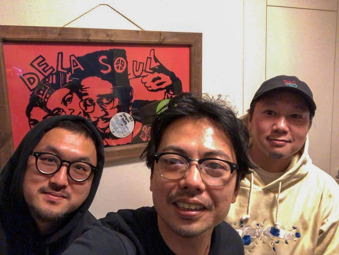 DJ ATSUのインスタグラム：「先日の #なるくるあきくる ありがとうございました‼︎﻿ 配信終了後に、w/ NARUKE & AKIYOSHI！﻿ ﻿ 地元にもどってきて久しぶりに一緒にDJやれるようになって楽しいですね♪﻿ また近く登場するかと思いますので、宜しくお願い致します🤲﻿ ﻿ #Twitch #TwitchJP﻿ https://twitch.tv/dj_atsu」