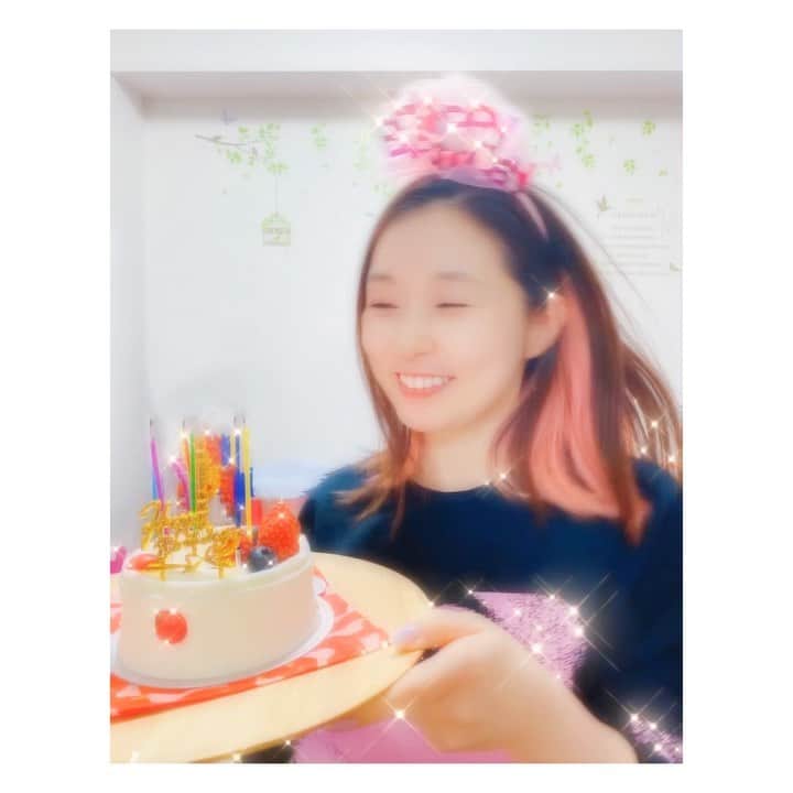 荒牧陽子のインスタグラム：「2021.1.14  birthday🎂✨﻿ ┈︎┈︎┈︎┈︎┈︎┈︎┈︎┈︎┈︎┈︎┈︎┈︎﻿ 昨日、誕生日を迎えました。﻿ お祝いメッセージ﻿ 送ってくださっている皆さん、﻿ ありがとうございます✨﻿ ゆっくり読ませて頂いています。﻿ ﻿ 年々、1年経つのが早く感じます…笑﻿ そんなもんでしょ？💦﻿ ﻿ 今年の願い事は﻿ 13日《山羊座新月》に書き出しました。﻿ 同じことした人いるかなぁ？﻿ ﻿ 1月ももう半分。﻿ 2021年もあっという間に終わっちゃう気がします。﻿ 大変な時代だけど、﻿ 少しでも皆さんに元気を届けられるように﻿ 頑張りますね！﻿ ┈︎┈︎┈︎┈︎┈︎┈︎┈︎┈︎┈︎┈︎┈︎┈︎﻿ #荒牧陽子﻿ #birthday﻿ #20210114﻿ #Makitaso_BD2021﻿ ﻿」