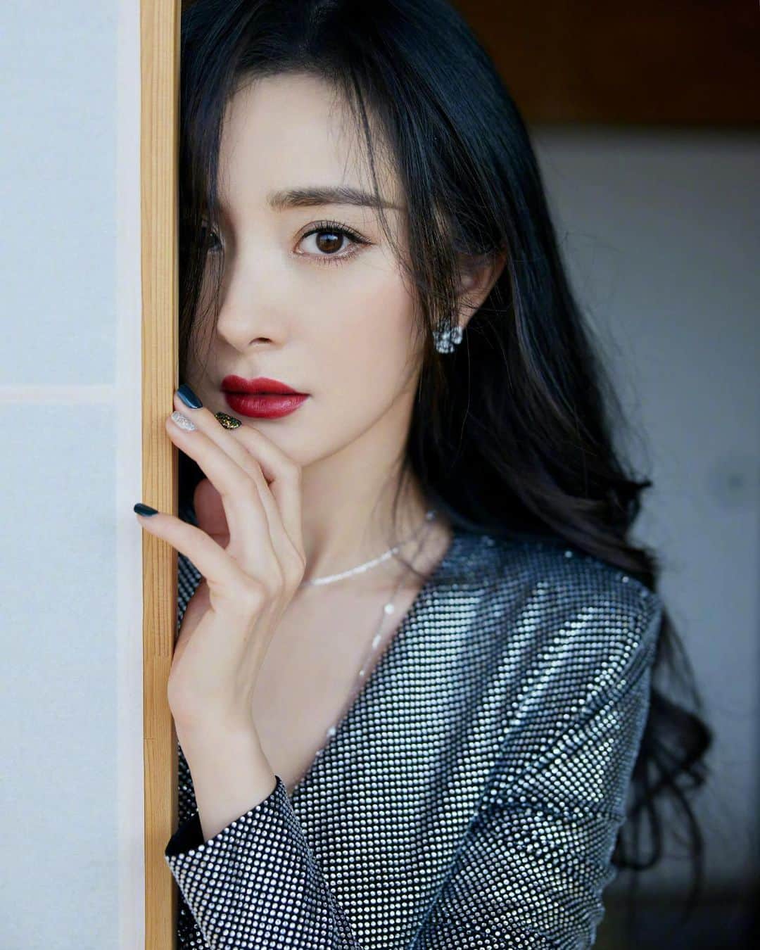 ヤン・ミー（Yang Mi）のインスタグラム：「性感大幂幂💗 #杨幂 #大幂幂 #yangmi」