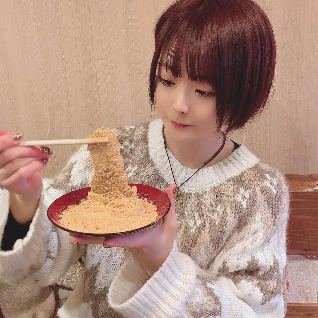 万喜なつみさんのインスタグラム写真 - (万喜なつみInstagram)「念願の　#月光 🐇🌕 突き立て餅が食べれるお店。 美味しすぎた...✨ #グルメ #食べ歩き #きなこもち #突き立て餅」1月15日 11時25分 - natsumi_poi