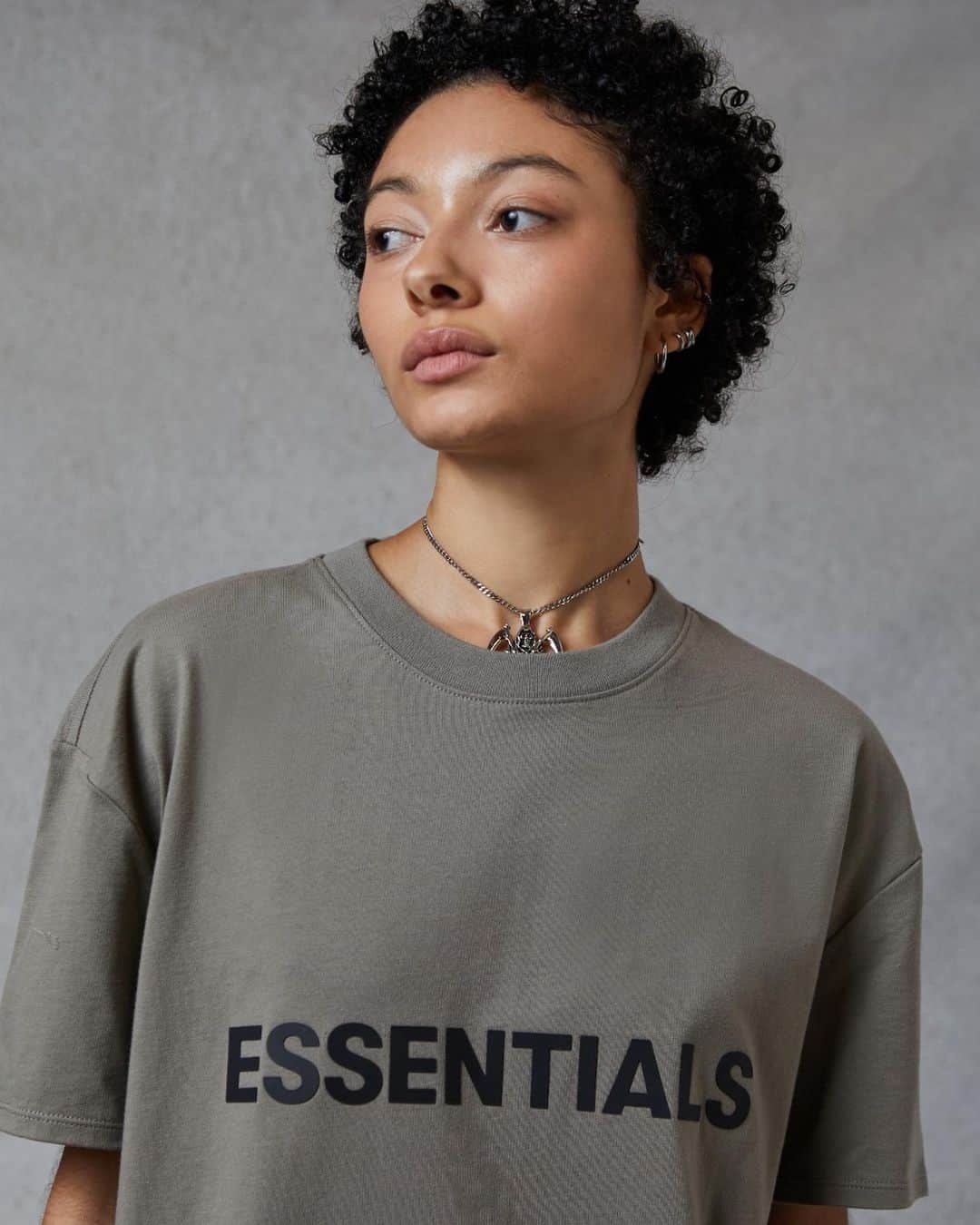 I.T IS INSPIRATIONさんのインスタグラム写真 - (I.T IS INSPIRATIONInstagram)「The second drop of @essentials holiday collection will be launched tomorrow @exi.tofficial - More styles such as denim items, polo, puffer jackets, t-shirt...etc. are available this time. Shop the contemporary and minimal silhouettes this weekend. - @fearofgod @jerrylorenzo #ITHK #ITisInspiration #essentials #fearofgod #jerrylorenzo #seconddrop #minimal」1月15日 11時25分 - ithk