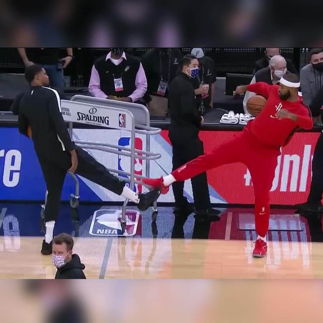 espnさんのインスタグラム写真 - (espnInstagram)「Rudy Gay and Boogie found a way to greet each other before the game 😅」1月15日 11時29分 - espn