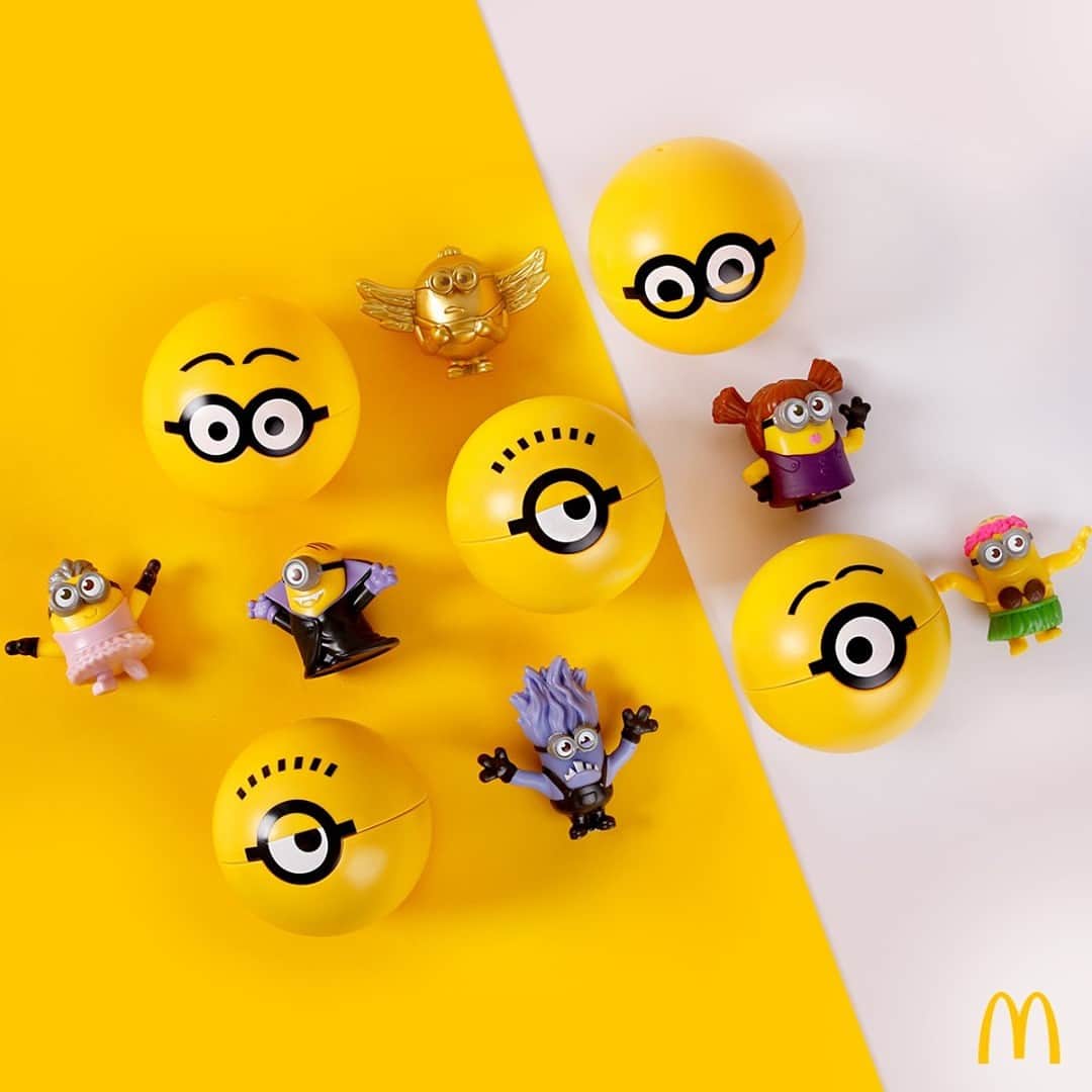 McDonald's Philippinesのインスタグラム：「Eyeing a fun-filled weekend? Then get these mischievous Minions and have some fun at home. Buy a Happy Meal starting at Php 90 and get a surprise Minions toy in a capsule. You might even find a rare Golden Minion!  Order now via McDelivery.」
