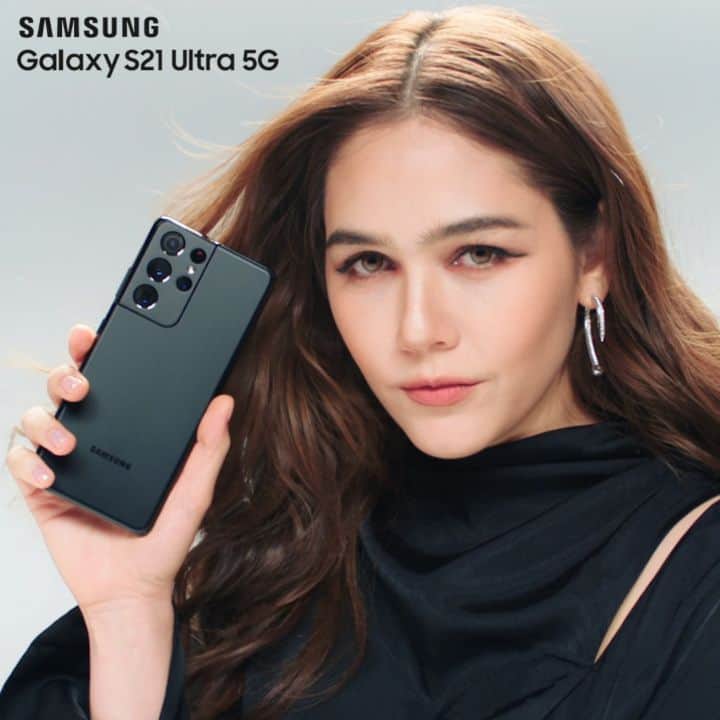 Araya Alberta Hargateのインスタグラム：「ใหม่ Samsung Galaxy S21 Series 5G สุดยอดกล้องสมาร์ทโฟนสำหรับสายทำคอนเทนต์ ด้วยเซ็นเซอร์ ใหญ่ที่สุด ที่เคยมีมาใน Galaxy ให้คุณแชร์ทุกโมเมนต์ได้พิเศษเกินใคร  จองวันนี้ - 28 ม.ค. 64 ราคาเริ่มต้นเพียง 9,900.- ดูรายละเอียด  www.samsung.com/th/s21ultra #GalaxyS21TH #TeamGalaxy #GalaxyS21」