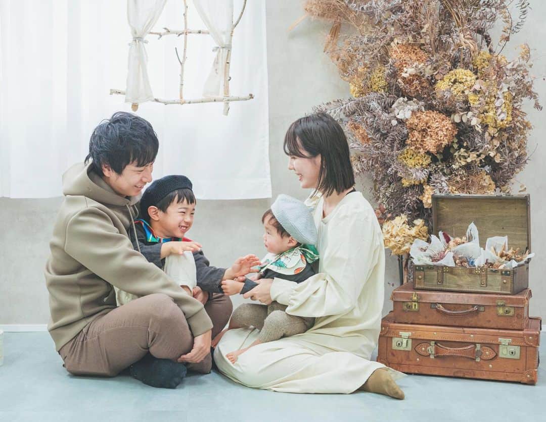 猪村有希のインスタグラム：「🤎#七五三#家族写真  #２歳差兄弟 #2歳差育児  #福岡ママ #兄弟ママ #男の子ベビー #男の子ママ #753 #七五三撮影 #七五三3歳  #フォトスタジオ」