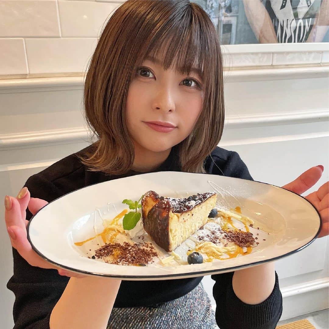 佐藤栞さんのインスタグラム写真 - (佐藤栞Instagram)「. チーズケーキがすっき💛💛 . #渋谷 #東京 #カフェ #東京カフェ #渋谷カフェ #南平台町 #代官山  #奥渋 #裏渋 #ボブヘアー #ショートヘア #ビジョビ #アイドル #Japaneseidol #japanesemodel #japan_of_insta #japanesegirlinstagood #followme #instagood instagood #instadaily #tokyo #shibuya #cafe #hotelemanon #lunch#tokyo#emanon#emanonthesoulsharekitchen」1月15日 12時08分 - bookmarker_23