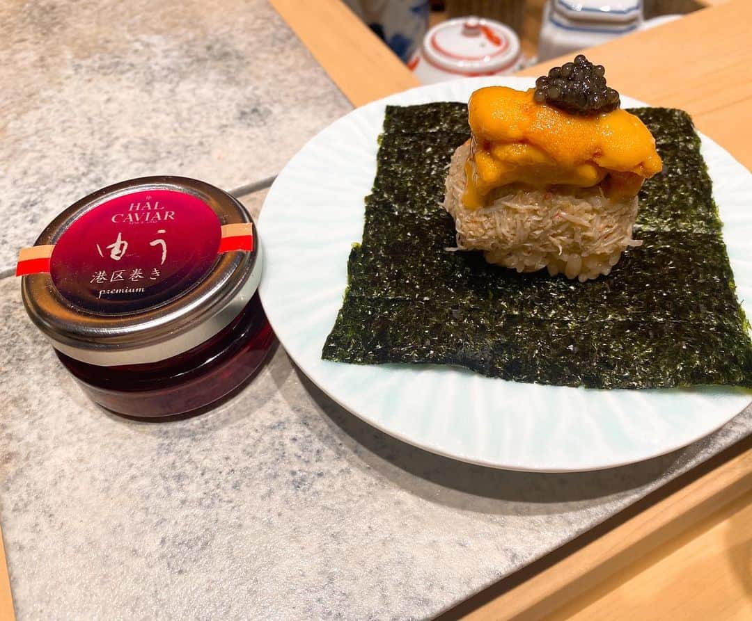 石田亜沙己のインスタグラム：「いつかの…🍣  #鮨由う #プリン巻き #パワースポット #sushi」