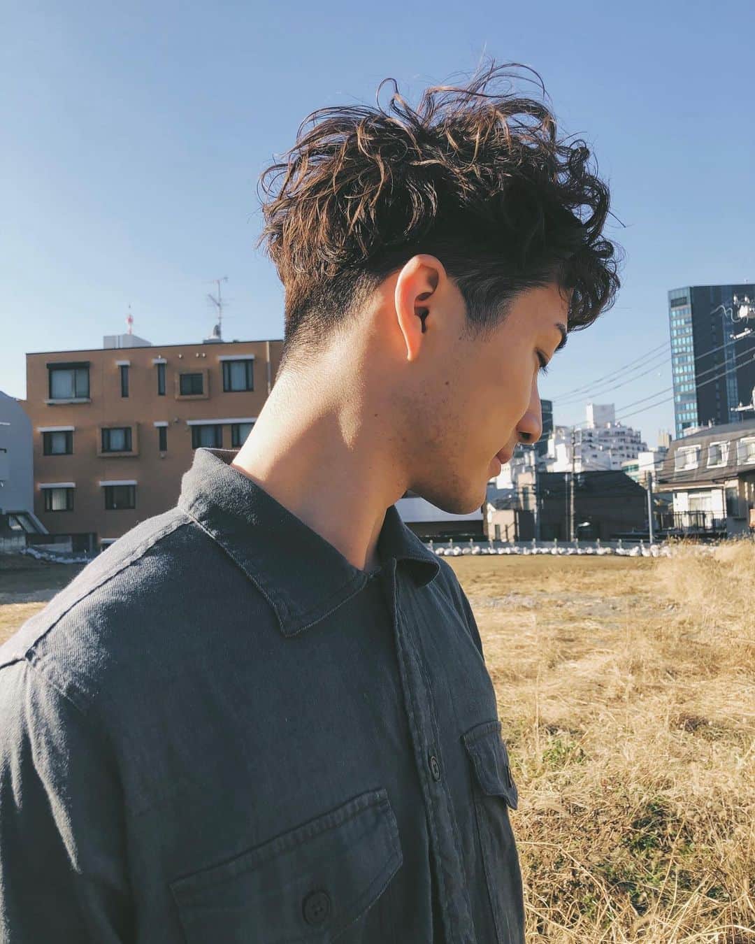 MELLOWのインスタグラム：「staff hair✂︎ @mellow__taichi  Cut&photo @mellow_inomaiko  . 【Takagiモデルヘア】⇨#MELLOWtakagihair . . . 【Net予約】 インスタトップから⇨@mellowsalon .（新規クーポン20%オフ！） . . 【メニュー】 カット . . 【Mellowのお客様ヘアスタイル】⇨@mellow.hair.style . . . . . . . . . . . . . . . . . . . . . . #mellowsalon#髪型#カラー #グレージュカラー#寒色系#透明感カラー#外国人風#グレーカラー#外国人風カラー #アッシュカラー #ベージュアッシュ #ショートヘア#デザインカラー#透け感カラー #表参道美容院#外国人風カット #美容院#原宿美容院#2ブロック #メンズ髪型 #harajyukufashion #tokyohairsalon  #tokyohairdresser  #hairsalontokyo  #hairsalonharajuku」