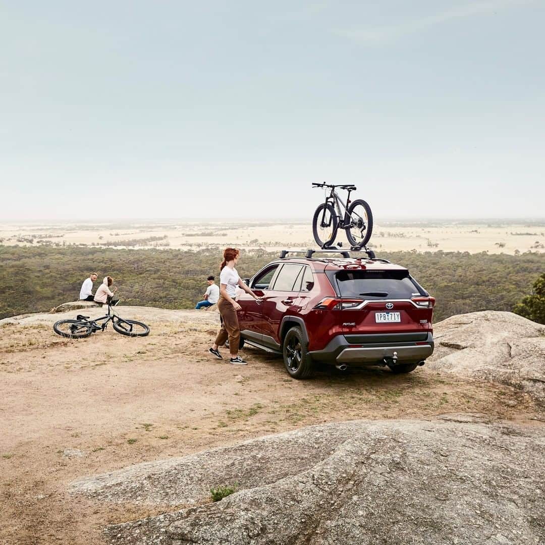 Toyota Australiaのインスタグラム：「Let our Toyota Genuine Accessories help inject a bit of adventure into your weekends, no matter what your hobby is #ToyotaGenuineAccessories #ToyotaRAV4」