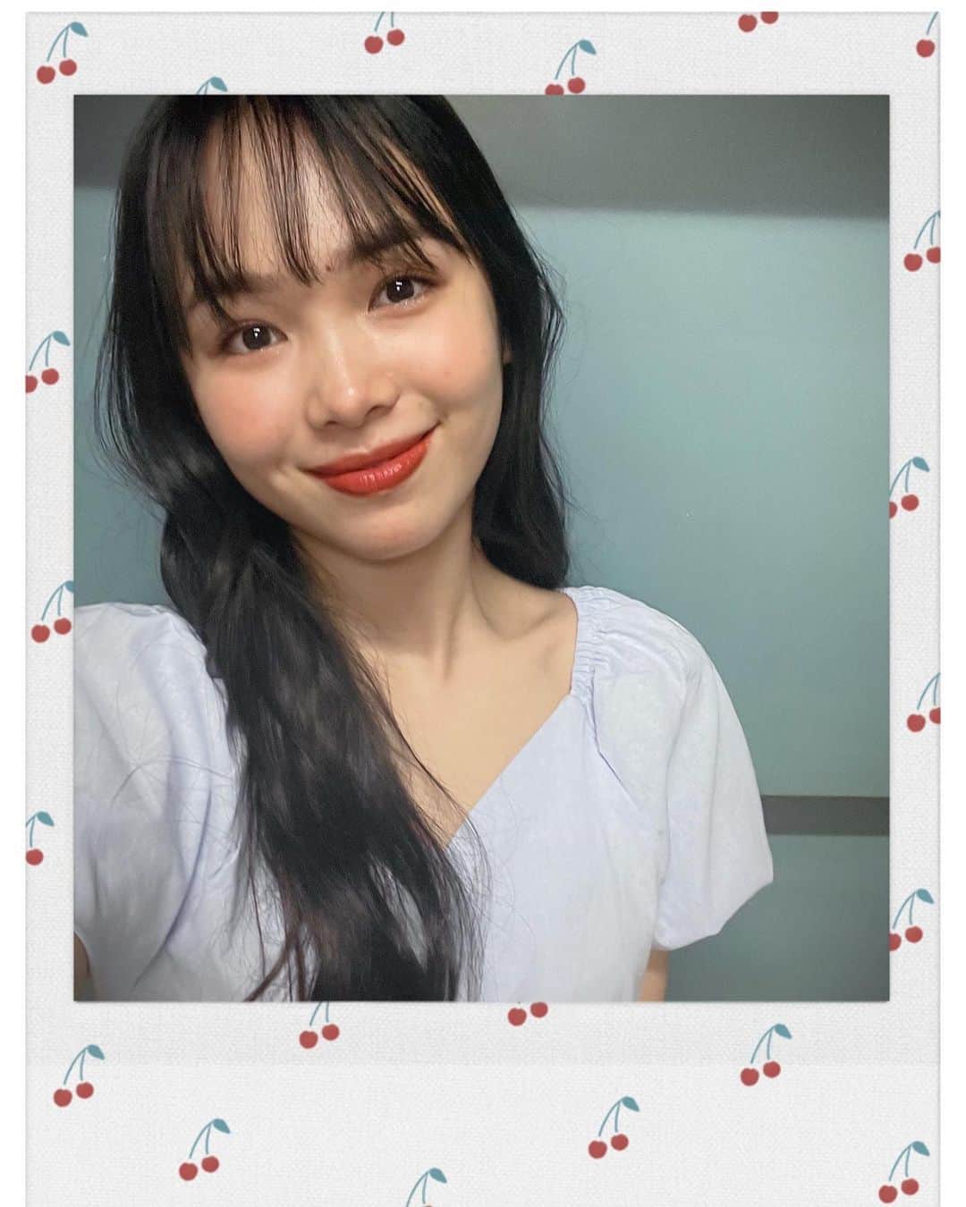 大友樹乃のインスタグラム：「にこっ🍒  インスタ始めたばかりの写真を見返すと大人っぽくなったかな？笑  #seventeen #セブンティーン#패피 #데일리메이크업#셀피」