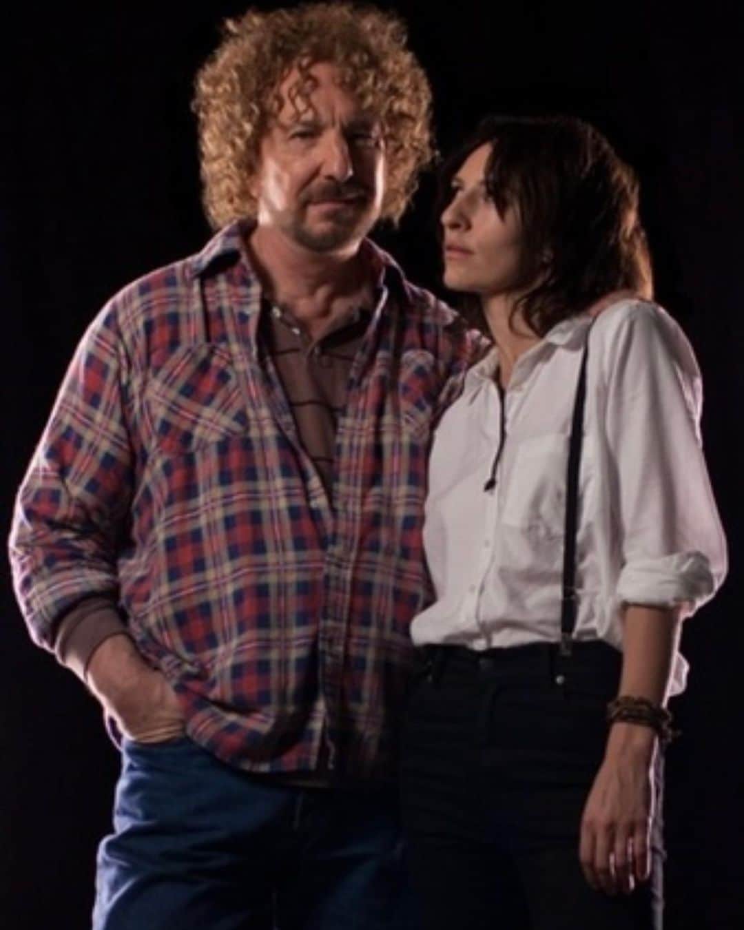ミッキー・サムナーのインスタグラム：「Remembering my dearest Alan Rickman today. He came to see me in staged reading of The Seagull & thought I might make a good Patti Smith to his Hilly Kristal. I arrived in Savannah and hair & makeup told me Alan had spent 3 hours in the trailer with them picking the perfect Patti wig for me. He was that kind of actor, that kind of man - incredibly generous & incredibly invested in supporting & nurturing others. Miss & love you Alan. ♥️」