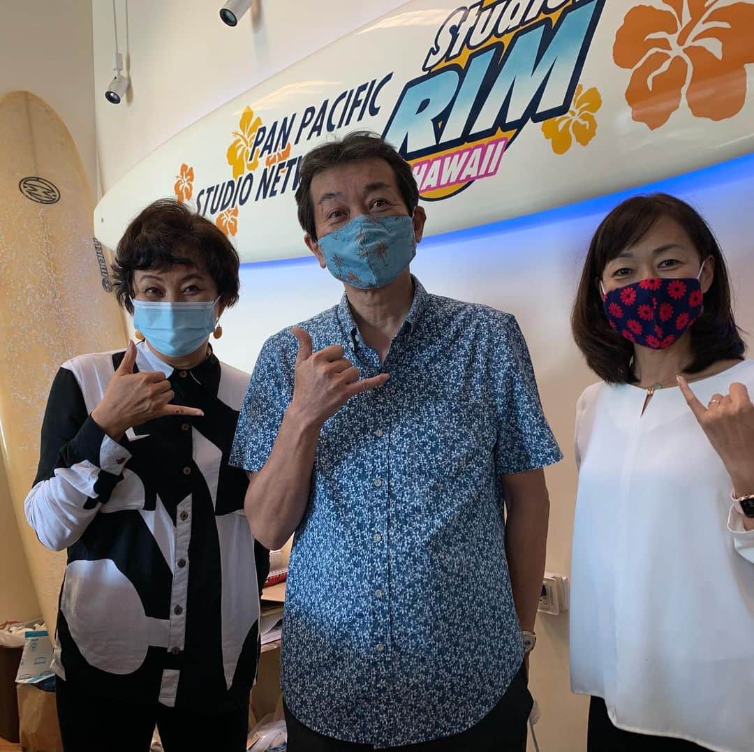 のインスタグラム：「本日のゲストは在ホノルル日本国総領事の青木豊氏をお迎えしました。 副領事 坂井美帆さんもご同行されました。 緊張しましたが、とても気さくな方でした。  在ホノルル日本国総領事館のホームページ https://www.honolulu.us.emb-japan.go.jp/itprtop_en/index.html  【新春オンラインイベント開催】  「レインボー・ハーモニックス」with 小野リサ&サンディ・ツキヤマ by 在ホノルル日本国総領事館  ハワイ時間　2021年1月29日(金)3:00-4:00pm 日本時間　2021年1月30日(土)10:00ー11:00am  在ホノルル日本国総領事館の公式You tube チャンネルから無料配信 https://www.honolulu.us.emb-japan.go.jp/itprtop_en/index.html @studiorimhawaii  #在ホノルル日本国総領事館  #stuidorimhawaii #ラジオのお仕事」
