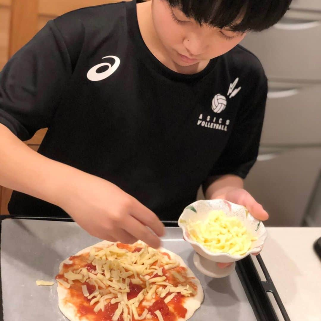 山口太幹さんのインスタグラム写真 - (山口太幹Instagram)「ピザ作りのお手伝い🍕  次は1人でできるようになりたいな‼️  自分で作ったピザはとってもおいしかったよ😋💕  #山口太幹 #宮崎出身 #小学生男子 #子役 #俳優 #朝ドラ子役 #モデル #海汐プロダクション所属 #アービング所属 #ピザ作り #夕飯 #家族時間 #お手伝い #料理 #料理男子 #トマトとバジルのピザ #マルゲリータ」1月15日 12時41分 - taiki_umipro