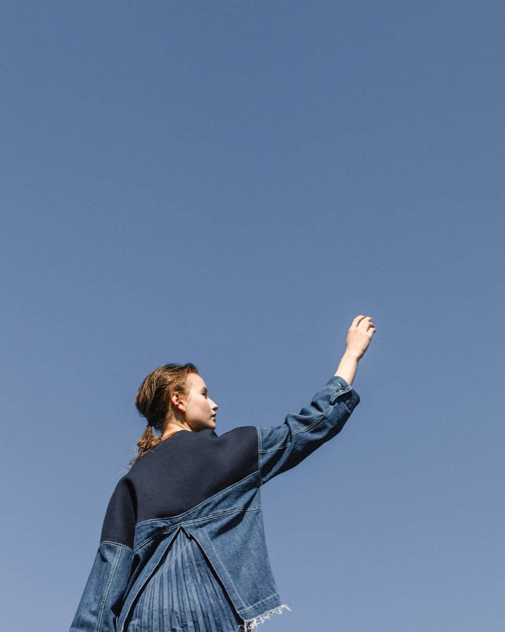 AULA AILAのインスタグラム：「・INFORMATION 本日よりOFFICIAL WEB STOREにて、2021 SPRING＆SUMMER COLLECTIONの先行予約会をスタート！  期間中ご予約いただいたお客様に、ポイント20倍をプレゼントいたします。  是非ご覧くださいませ。」