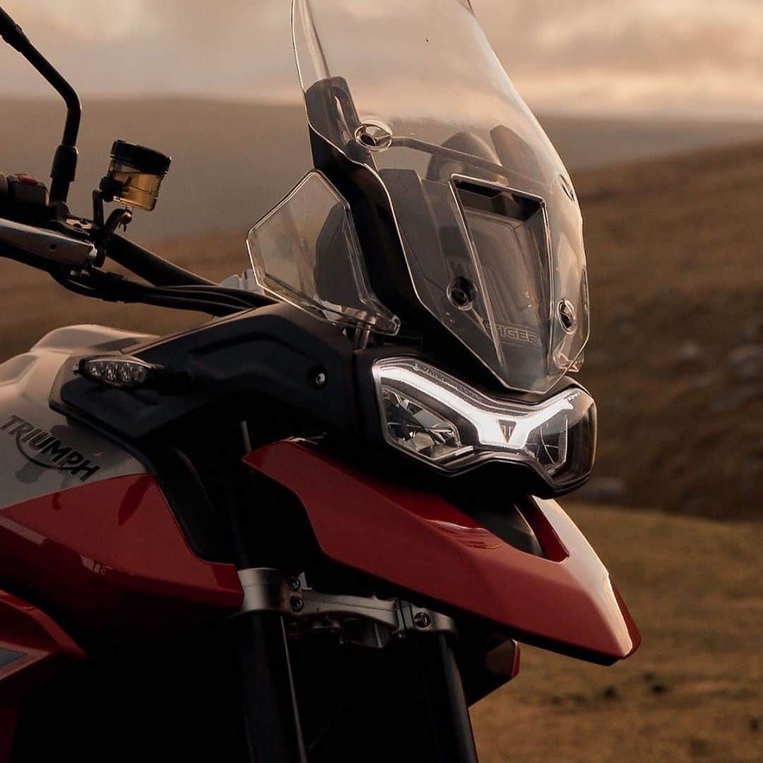 のインスタグラム：「新型 Tiger 850 Sport の最高出力は85PS@8500rpm、最大トルクは82Nm@6500rpm。 どんなときもスポーティで思い通りの走りを叶えます。  続々と販売店に到着していますので、是非店頭でチェックください！  ▼Tiger 850 Sport 詳細はこちら https://fal.cn/3cKKb  #理想のライドがそこにある  #タイガー850Sport #トライアンフ #トライアンフはかっこいい #バイク #バイク好きな人と繋がりたい #バイクのある風景 #バイクが好きだ#バイク好き #バイク乗りと繋がりたい #理想のライドがそこにある#triumph #トライアンフ乗りと繋がろう2020秋 #TriumphOfficial #Tiger850Sport #fortheride」