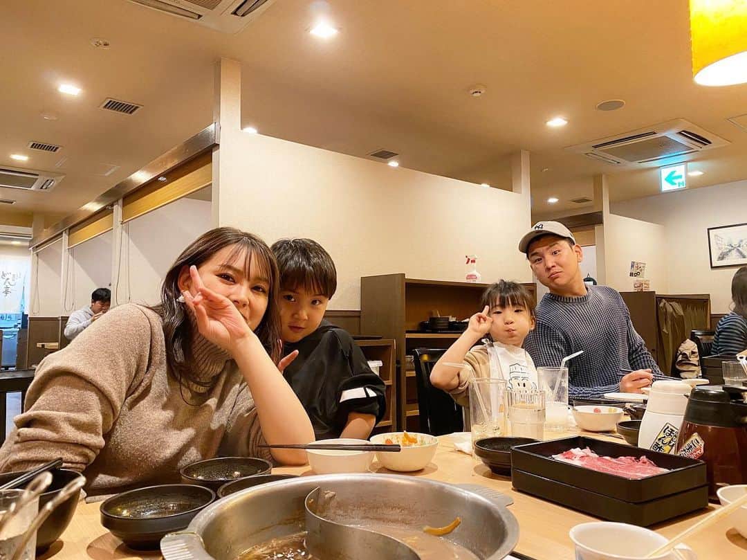 Momoeのインスタグラム：「#happy #家事 #育児 #family #家族 #boy #smile #男の子 #息子 #code #love #lucky #kids #子供 #thankyou #宝物 #ベビー #fashion #follow #心 #縁 #パパ #ママ #家族写真 #男の子ママ」