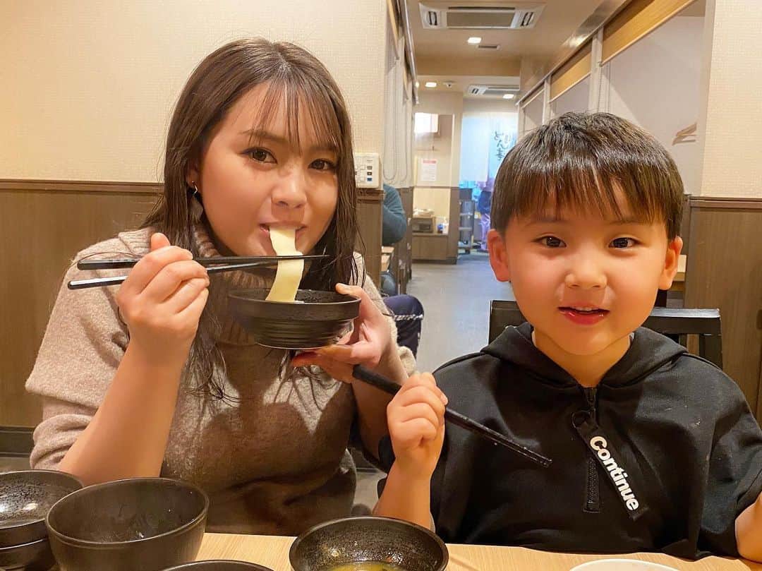Momoeのインスタグラム：「#happy #家事 #育児 #family #家族 #boy #smile #男の子 #息子 #code #love #lucky #kids #子供 #thankyou #宝物 #ベビー #fashion #follow #心 #縁 #パパ #ママ #家族写真 #男の子ママ」