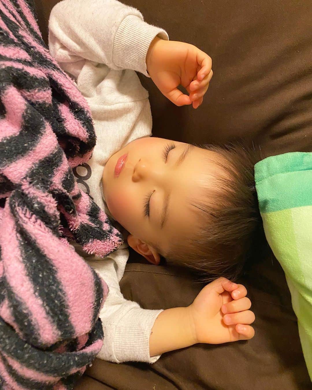 Momoeのインスタグラム：「#happy #家事 #育児 #family #家族 #boy #smile #男の子 #息子 #code #love #lucky #kids #子供 #thankyou #宝物 #ベビー #fashion #follow #心 #縁 #パパ #ママ #家族写真 #男の子ママ」