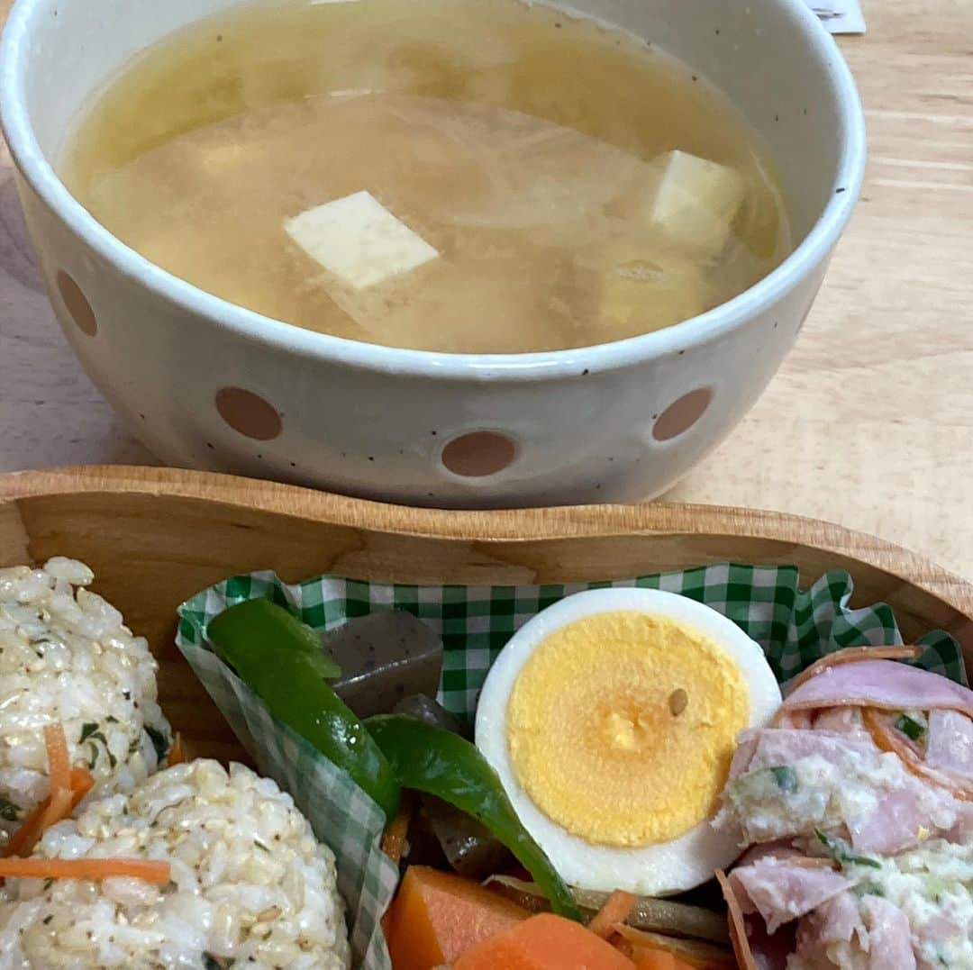 柳家さん生さんのインスタグラム写真 - (柳家さん生Instagram)「1/15東京とうちゃこ…昼ご飯だぁ〜車中で食べなかったので部屋で味噌汁作って食べた😂 自家製お弁当 豆腐玉ねぎ味噌汁」1月15日 12時57分 - waraiguma1957