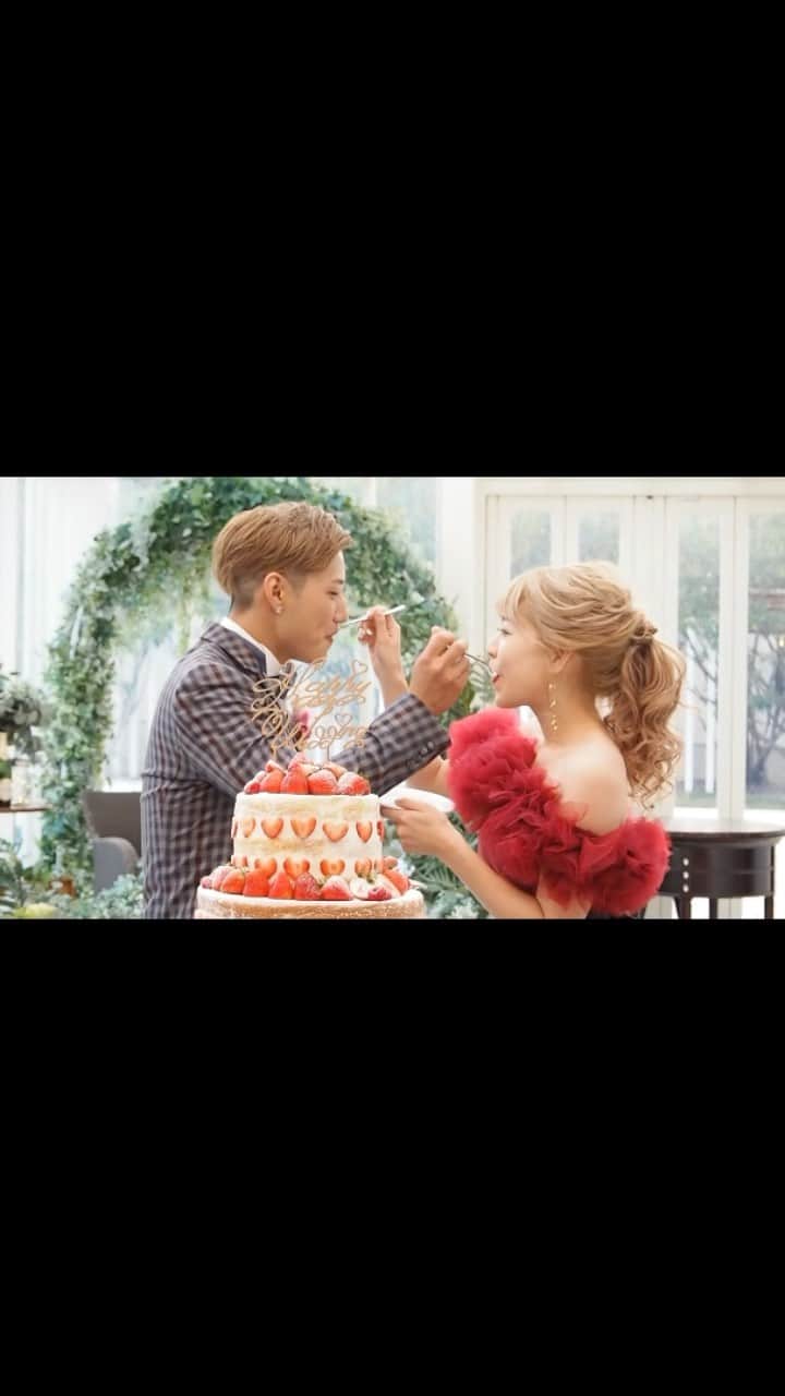 二宮璃子のインスタグラム：「初めてリールしてみたꪔ̤̮♡ 1年前の結婚式の動画をまとめてみました👰🤵💕 結婚式の動画久々見てたらてんくんと ずっと仲良しで居たいなって改めて思った😭💕 #結婚式　#結婚式動画　#ウエディングドレス  #チャペル　#ララシャンス　#ララシャンス大分」