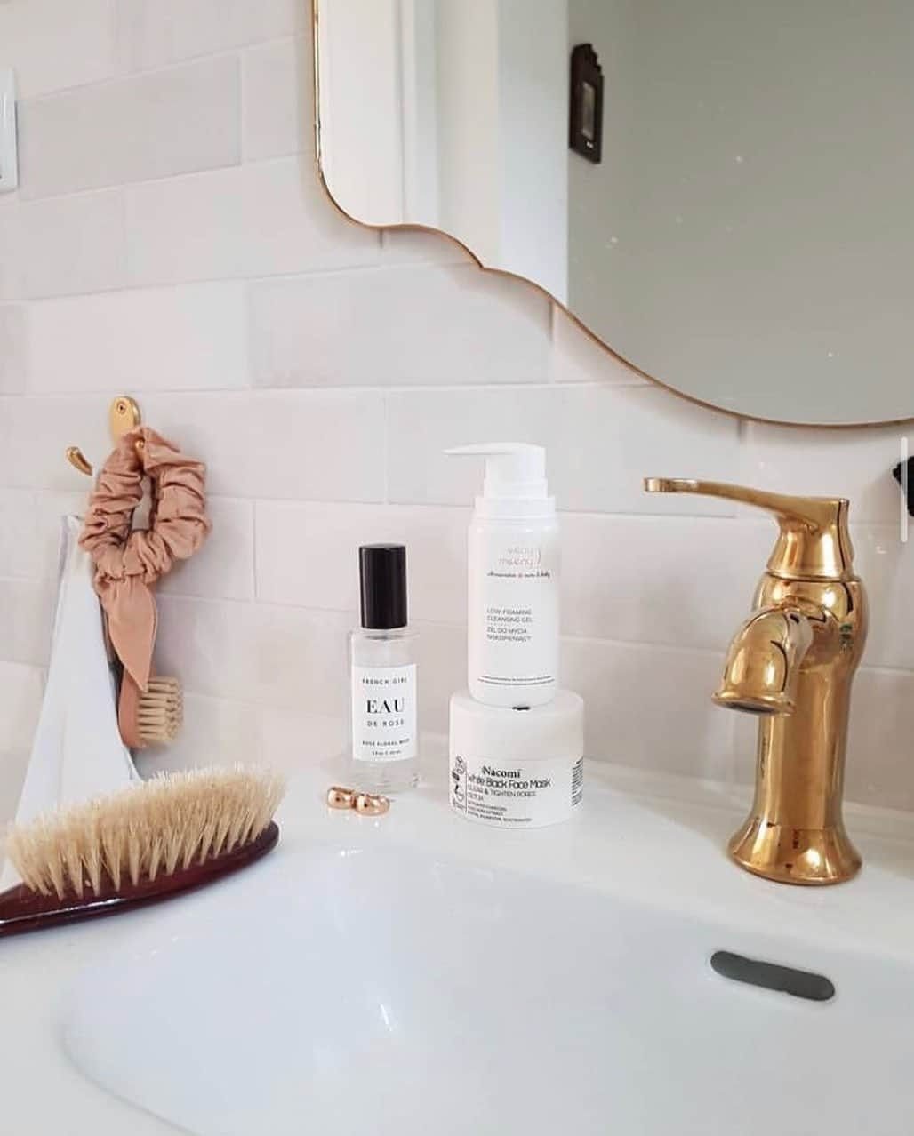 FRENCH GIRLのインスタグラム：「The prettiest vanity featuring Eau de Rose, a gentle floral mist that hydrates, clarifies, and balances the skin’s pH level for your healthiest, glowiest complexion. ✨  Photo by @minimalist_girls ☁️」