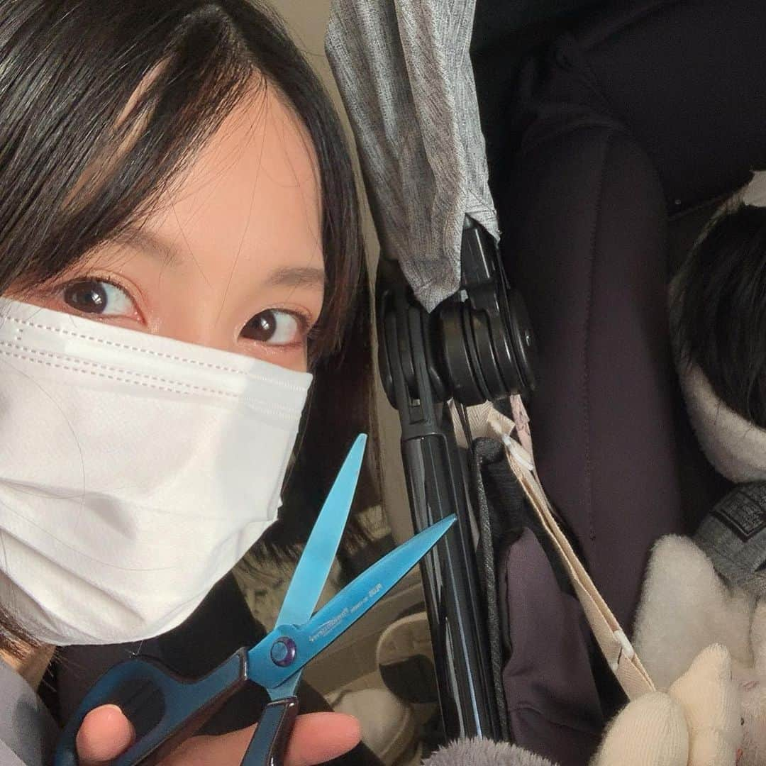 蒼怜奈さんのインスタグラム写真 - (蒼怜奈Instagram)「ハサミって便利✂️  YouTubeに新しい動画あげました。 プロフから飛べます！ ぜひみてみてね😊❤️  挟んで切るからハサミ 切るはどこいったん？😂  https://youtu.be/v69VCGQYB9g  #あおいれいな #蒼怜奈  #毛量ベビー #髪ふさふさベビー #ベビスタグラム #べびすたぐらむ #令和2年ベビー #baby #babystagram #babyfashion #女の子ベビー #女の子ベビーコーデ #新米ママと繋がりたい#女の子ベビーママと繋がりたい #新米ママ東京部 #新米ママと繋がりたい」1月15日 13時40分 - the_reinuts