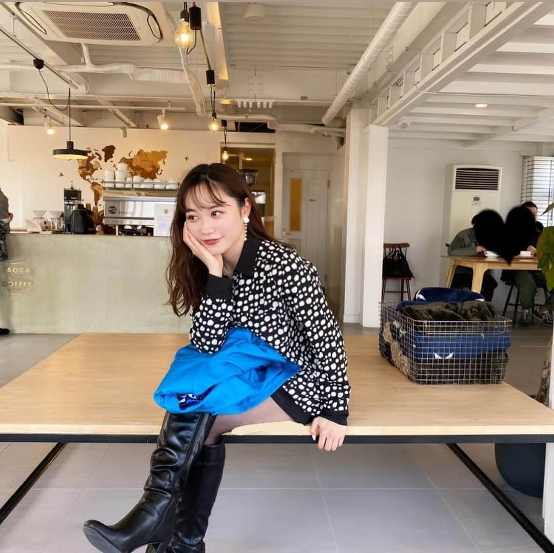 奥野莉瑛子さんのインスタグラム写真 - (奥野莉瑛子Instagram)「毎日カフェイン摂取してる☕︎  最近はカラーを取り入れることにハマってます✌︎💙  #ミスキャンパス関西学院#mckg2020#サロン#サロンモデル#ヘアスタイル#ダークブラウン」1月15日 13時47分 - okunorieko_